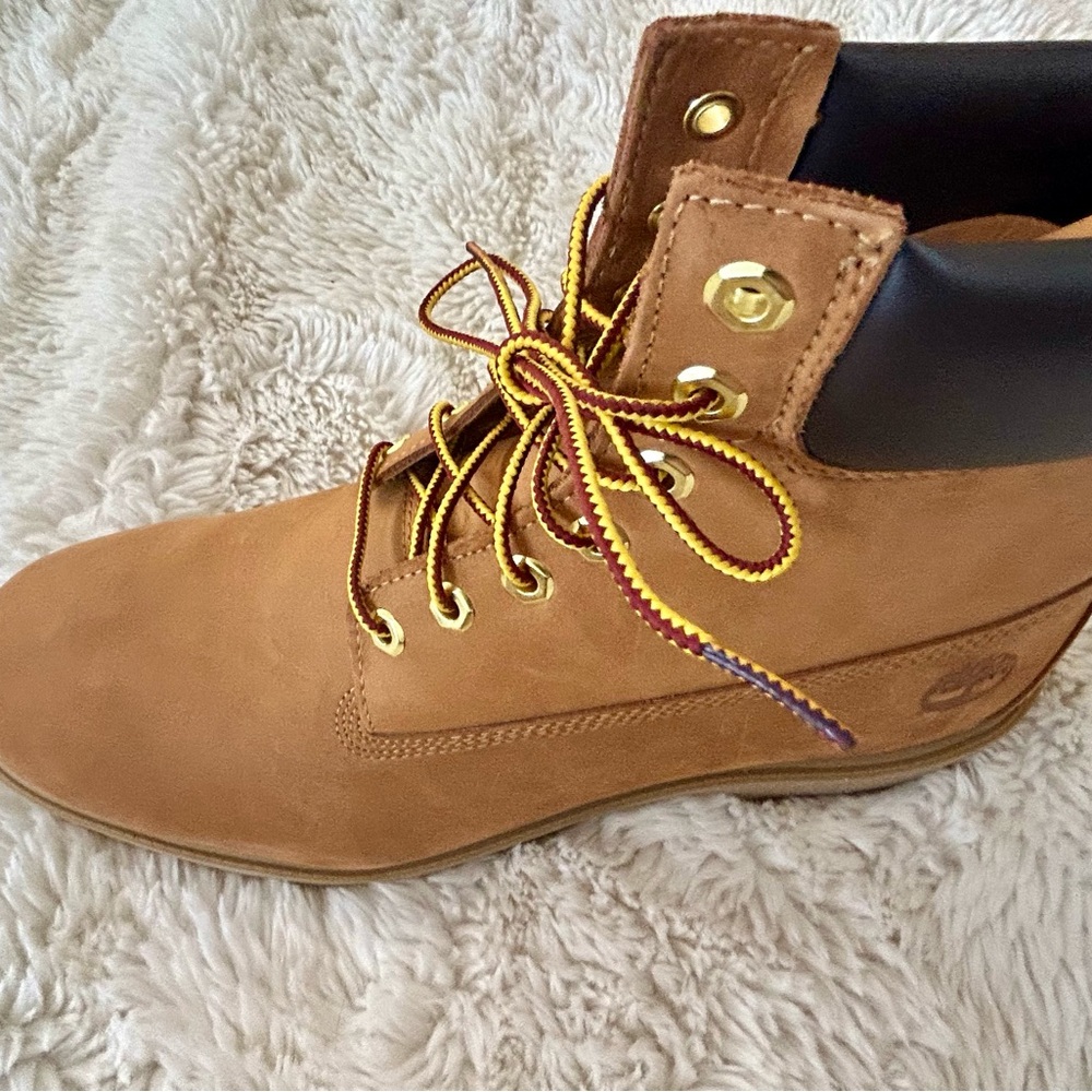 Timberland Classic Brown Leather Boots - Picture 10 of 14